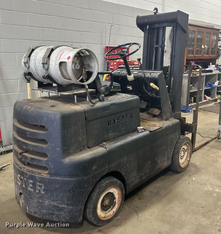 image for item DV0741 Hyster forklift