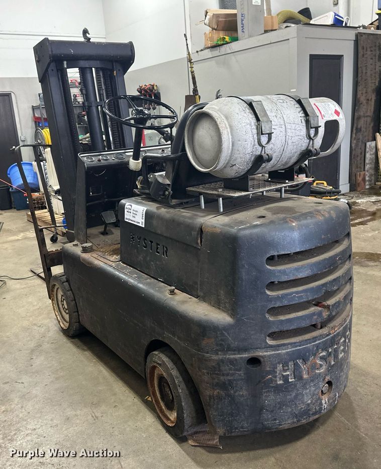 image for item DV0741 Hyster forklift