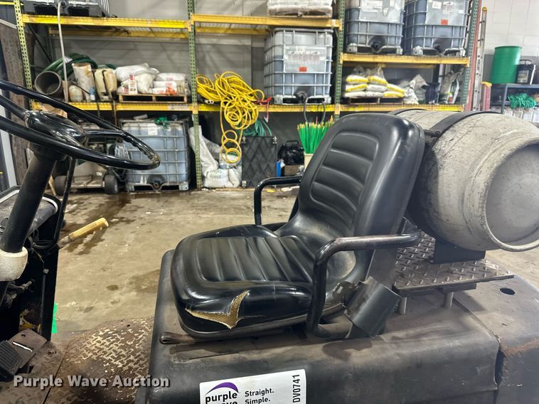 image for item DV0741 Hyster forklift