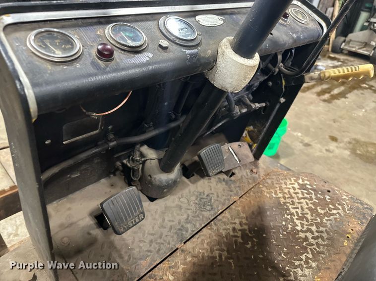 image for item DV0741 Hyster forklift