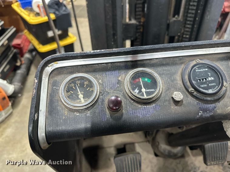 image for item DV0741 Hyster forklift