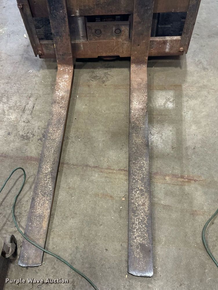 image for item DV0741 Hyster forklift