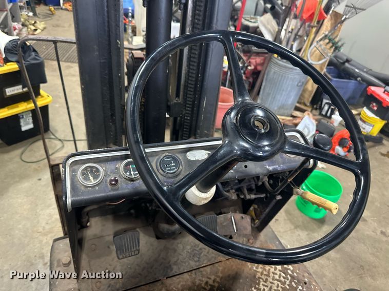 image for item DV0741 Hyster forklift