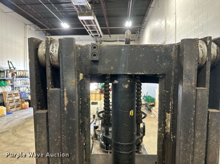 image for item DV0741 Hyster forklift