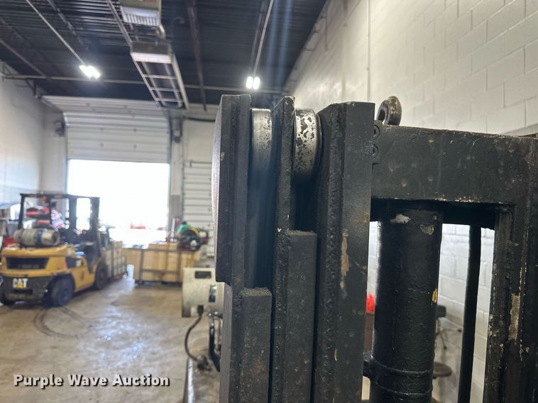 image for item DV0741 Hyster forklift