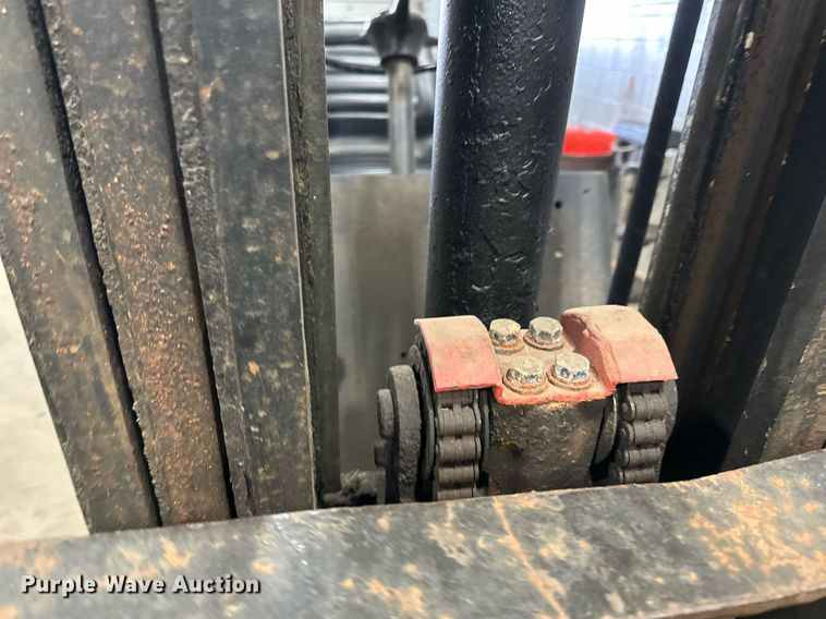 image for item DV0741 Hyster forklift