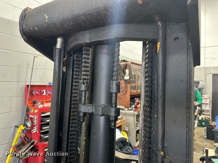 image for item DV0741 Hyster forklift