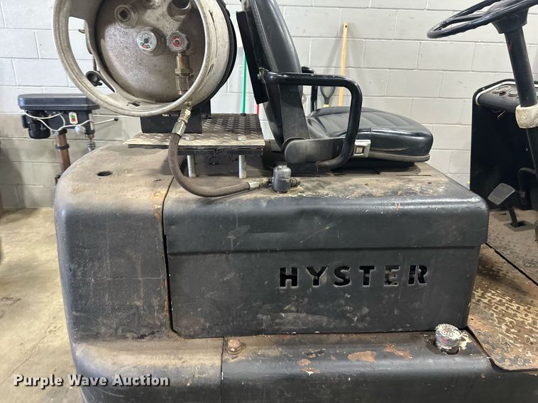 image for item DV0741 Hyster forklift