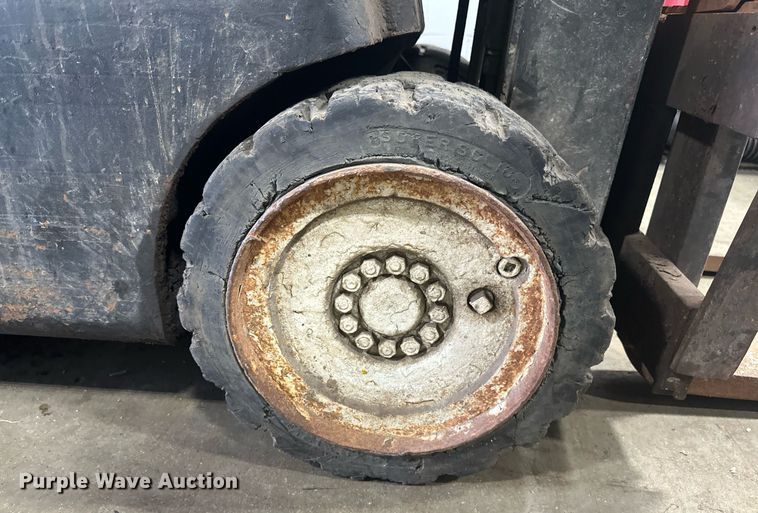 image for item DV0741 Hyster forklift