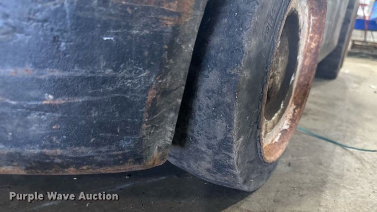 image for item DV0741 Hyster forklift