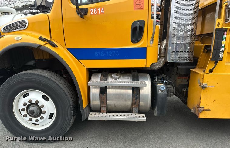 image for item DV0749 2016 Freightliner  M2 refuse truck