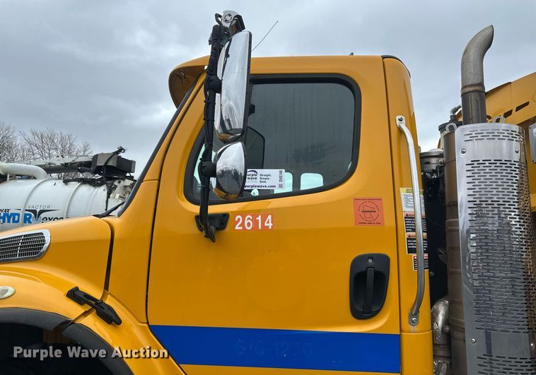 image for item DV0749 2016 Freightliner  M2 refuse truck