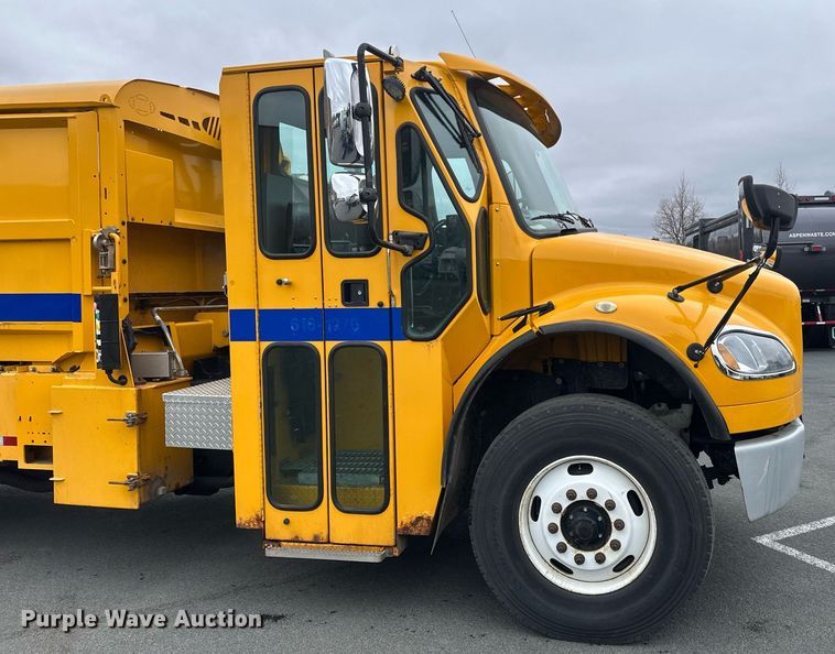 image for item DV0749 2016 Freightliner  M2 refuse truck