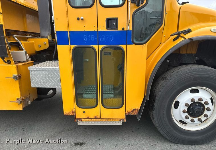 image for item DV0749 2016 Freightliner  M2 refuse truck