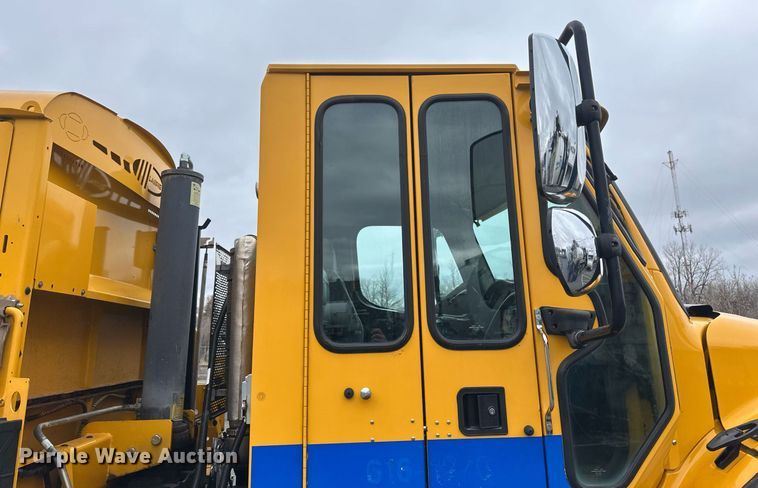 image for item DV0749 2016 Freightliner  M2 refuse truck