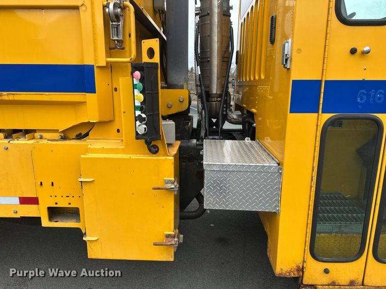 image for item DV0749 2016 Freightliner  M2 refuse truck