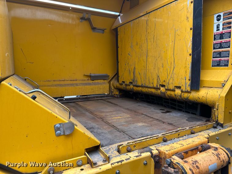 image for item DV0749 2016 Freightliner  M2 refuse truck