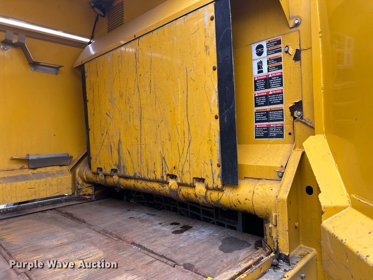 image for item DV0749 2016 Freightliner  M2 refuse truck