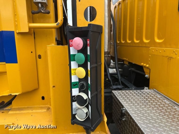 image for item DV0749 2016 Freightliner  M2 refuse truck