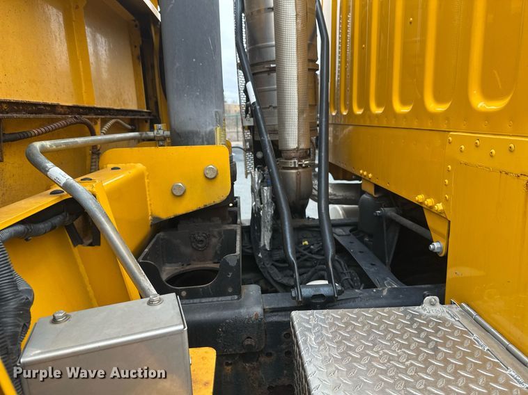 image for item DV0749 2016 Freightliner  M2 refuse truck