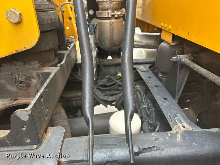 image for item DV0749 2016 Freightliner  M2 refuse truck