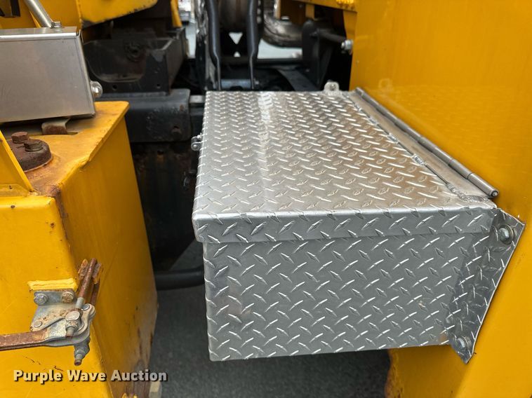 image for item DV0749 2016 Freightliner  M2 refuse truck