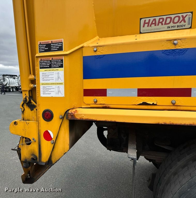 image for item DV0749 2016 Freightliner  M2 refuse truck