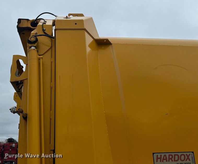 image for item DV0749 2016 Freightliner  M2 refuse truck