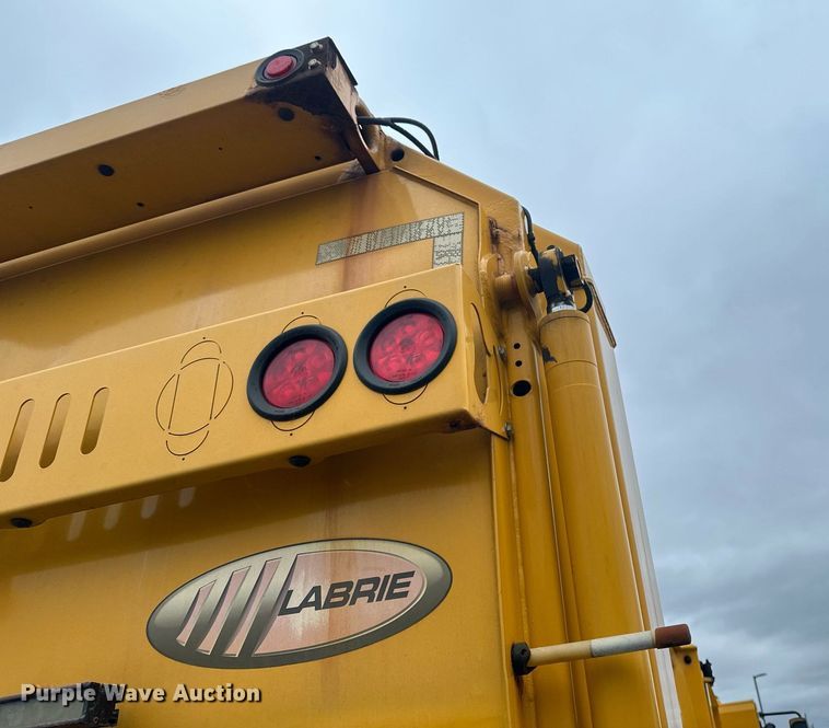 image for item DV0749 2016 Freightliner  M2 refuse truck