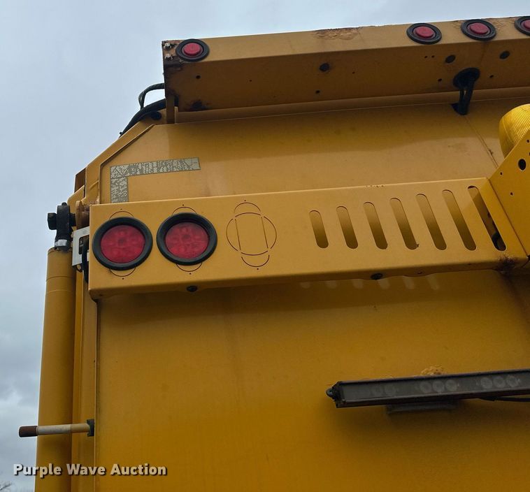 image for item DV0749 2016 Freightliner  M2 refuse truck