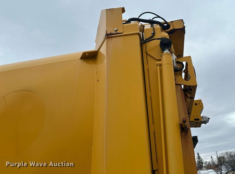 image for item DV0749 2016 Freightliner  M2 refuse truck