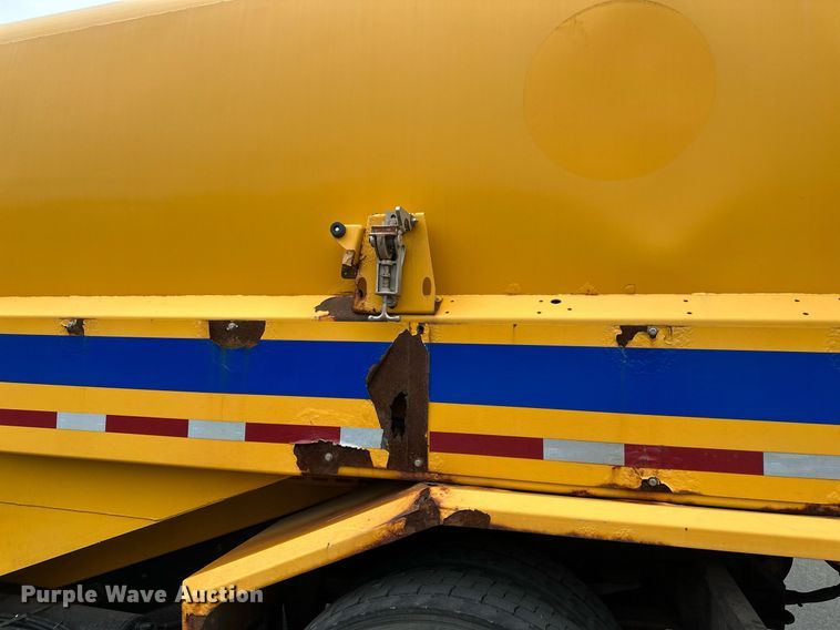 image for item DV0749 2016 Freightliner  M2 refuse truck