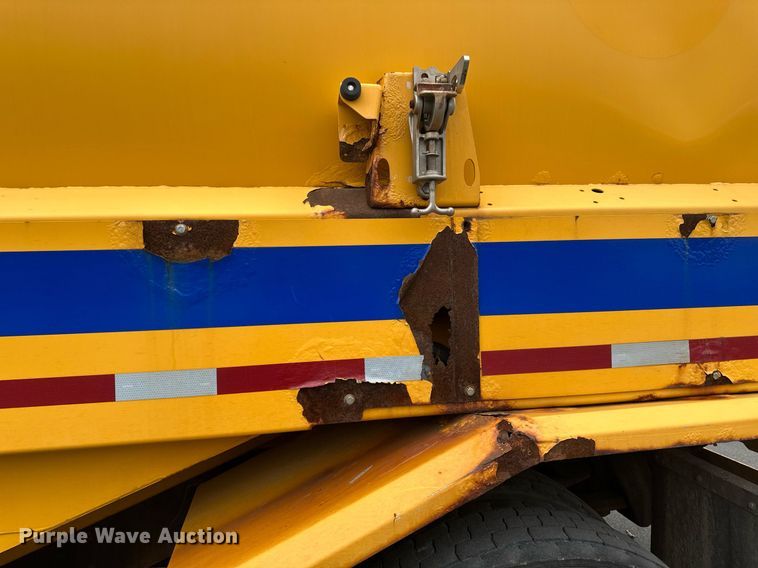 image for item DV0749 2016 Freightliner  M2 refuse truck