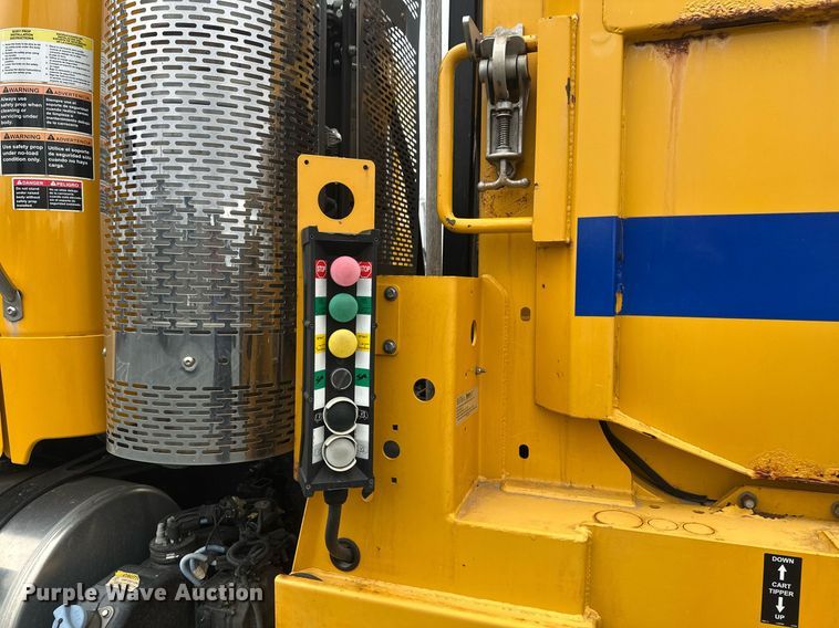 image for item DV0749 2016 Freightliner  M2 refuse truck