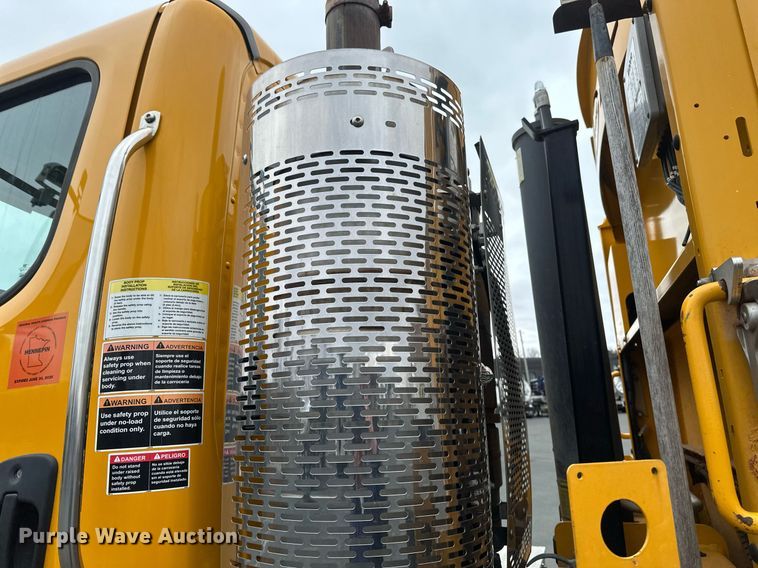 image for item DV0749 2016 Freightliner  M2 refuse truck