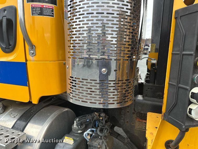 image for item DV0749 2016 Freightliner  M2 refuse truck