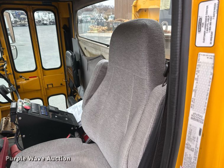 image for item DV0749 2016 Freightliner  M2 refuse truck