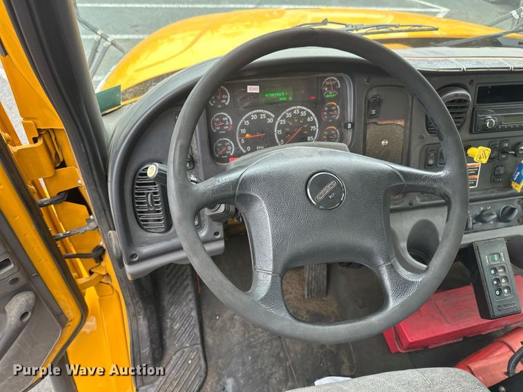 image for item DV0749 2016 Freightliner  M2 refuse truck