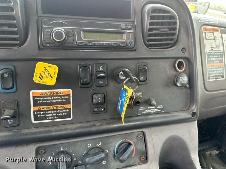 image for item DV0749 2016 Freightliner  M2 refuse truck