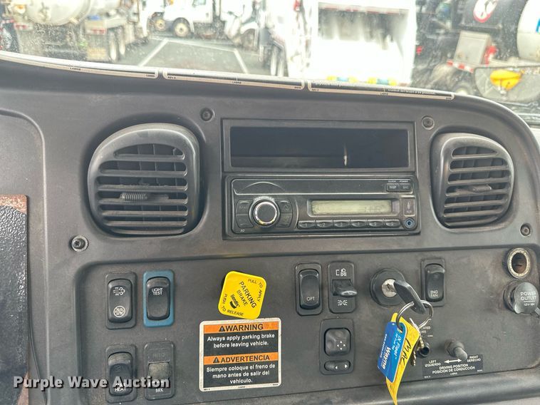 image for item DV0749 2016 Freightliner  M2 refuse truck