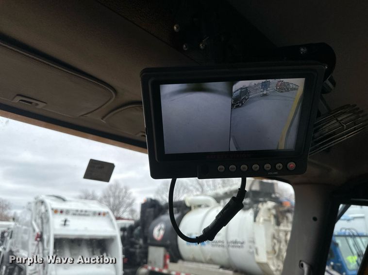 image for item DV0749 2016 Freightliner  M2 refuse truck