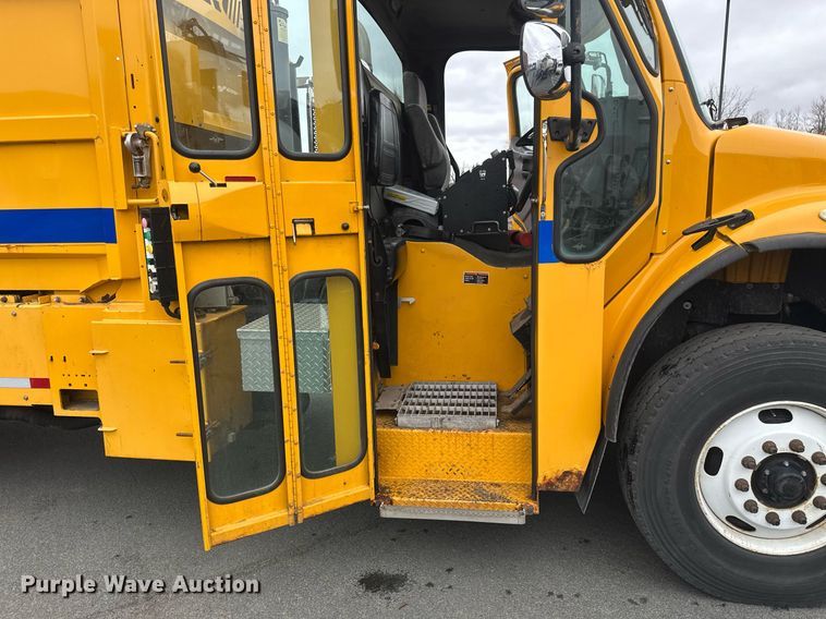 image for item DV0749 2016 Freightliner  M2 refuse truck