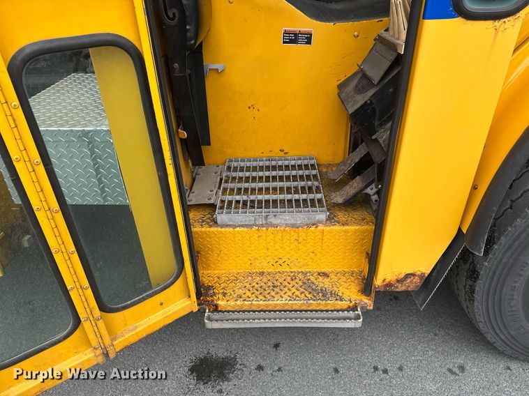 image for item DV0749 2016 Freightliner  M2 refuse truck