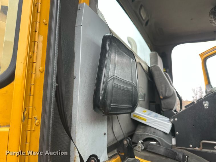 image for item DV0749 2016 Freightliner  M2 refuse truck