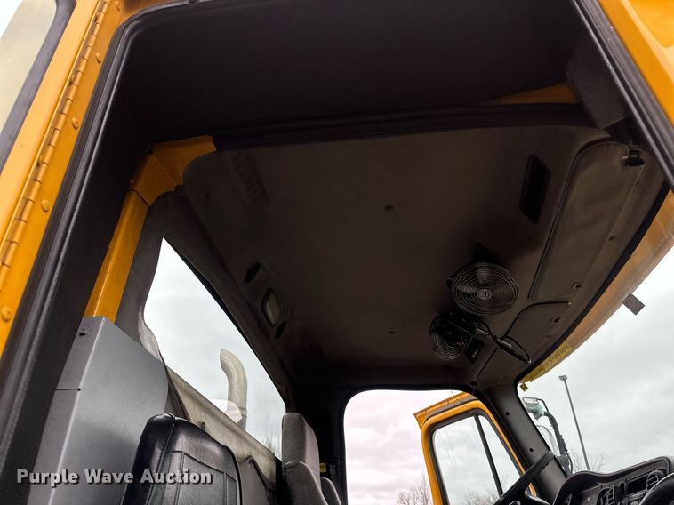 image for item DV0749 2016 Freightliner  M2 refuse truck