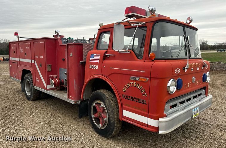 image for item DV1882 1972 Ford 700 pumper fire truck