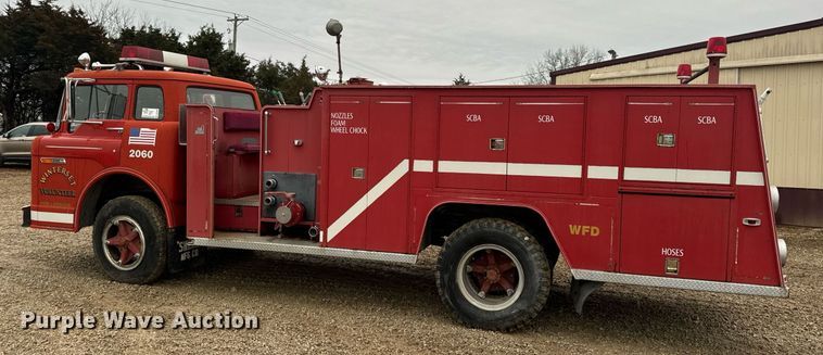 image for item DV1882 1972 Ford 700 pumper fire truck