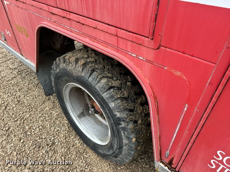 image for item DV1882 1972 Ford 700 pumper fire truck