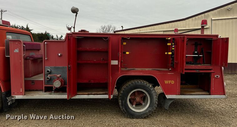 image for item DV1882 1972 Ford 700 pumper fire truck