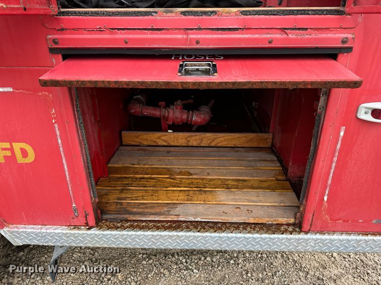 image for item DV1882 1972 Ford 700 pumper fire truck